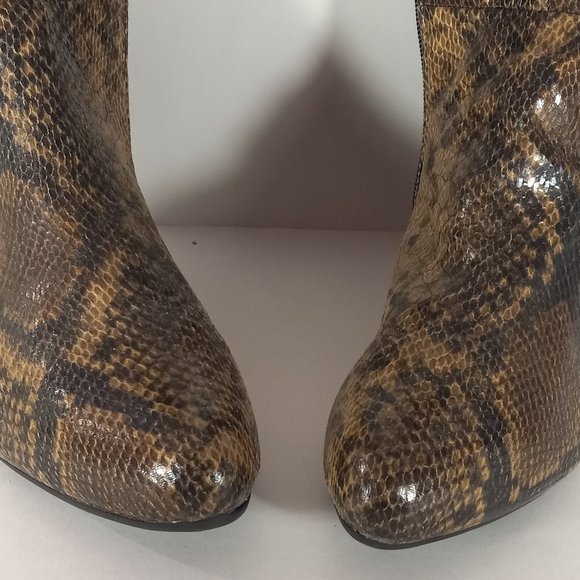 GARCELLE WOMEN SNAKESKIN EMBOSSED LEATHER STRETCH /SPANDEX BACK TALL BOOTS SZ 10 - Picture 4 of 9